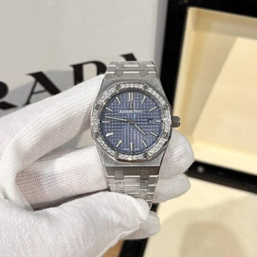 Audemars Piguet Royal Oak 33mm with Diamond Accents - Audemars Piguet Royal Oak 33mm with Diamond Accents -