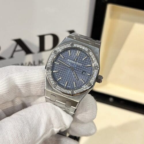 Audemars Piguet Royal Oak 33mm with Diamond Accents - Audemars Piguet Royal Oak 33mm with Diamond Accents -