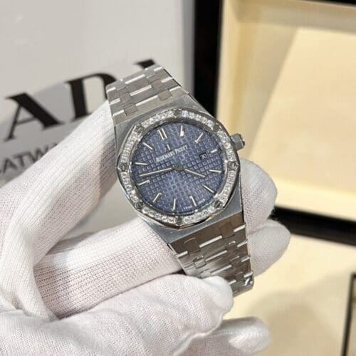 Audemars Piguet Royal Oak 33mm with Diamond Accents - Audemars Piguet Royal Oak 33mm with Diamond Accents -