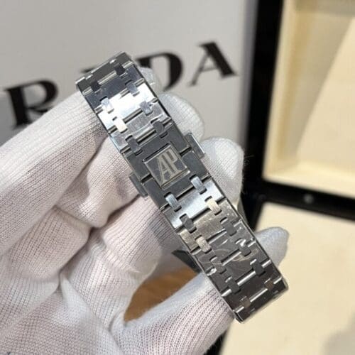 Audemars Piguet Royal Oak 33mm with Diamond Accents - Audemars Piguet Royal Oak 33mm with Diamond Accents -