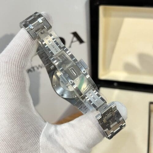 Audemars Piguet Royal Oak 33mm with Diamond Accents - Audemars Piguet Royal Oak 33mm with Diamond Accents -